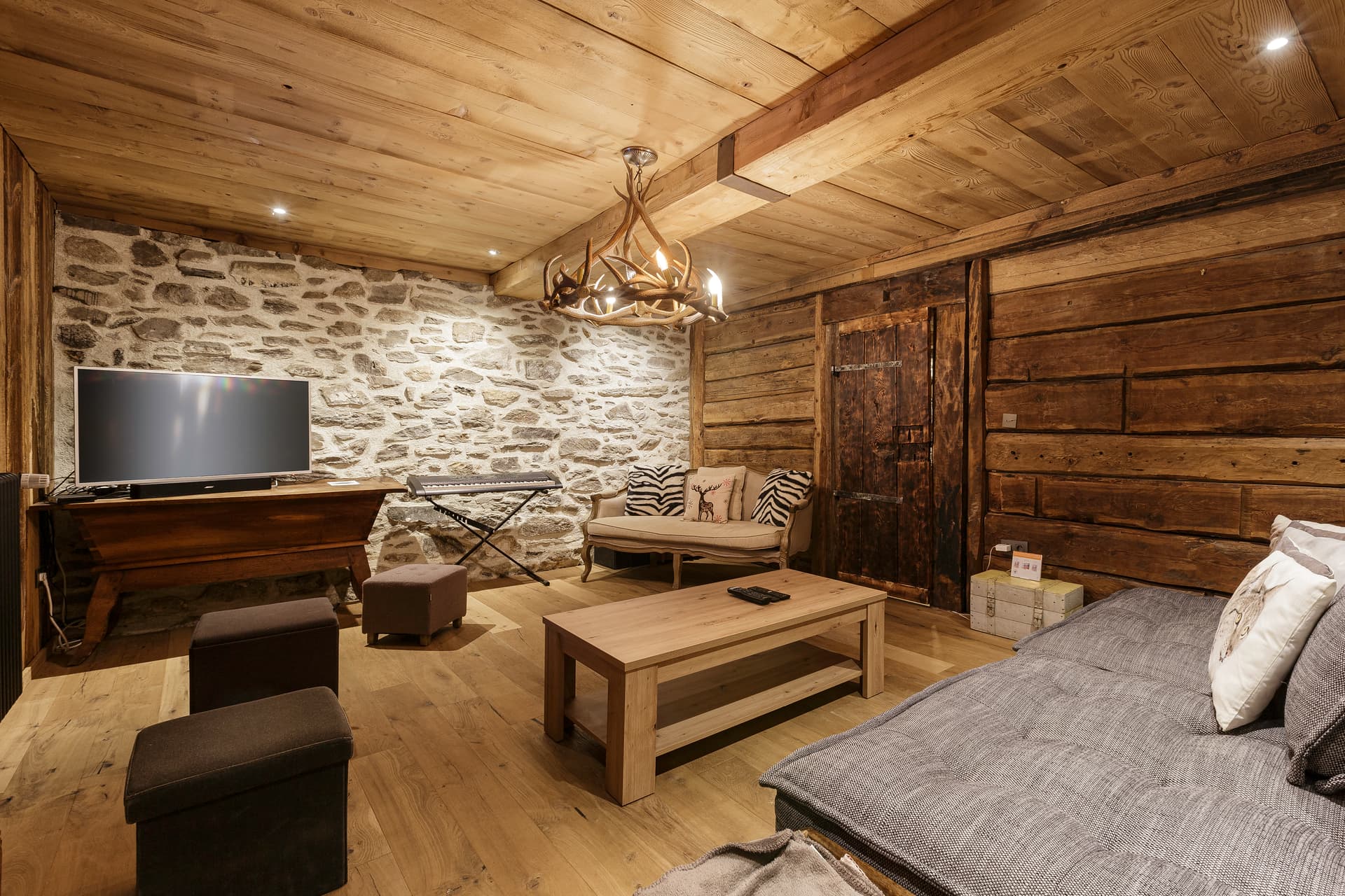 Chalet Le Solerey sous la neige en hiver